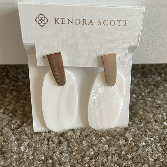 Kendra Scott Jewelry - Kendra Scott Ivory Mother of Pearl and Gold Drop Earrings- Never Worn